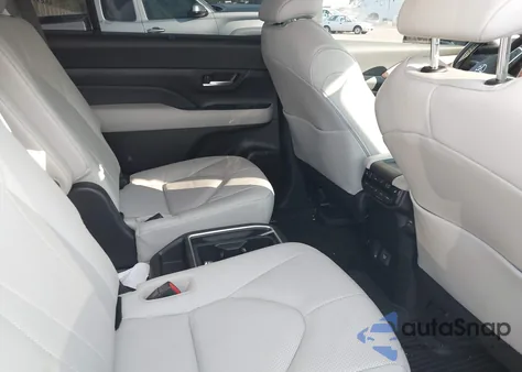 2025 Toyota Grand Highlander Limited из США, поврежденный, VIN 5TDAAAA50SS027801